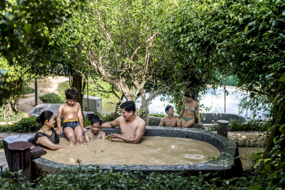 The mud bath therapy on Hon Tam helps your body relax and your skin rejuvenate after outdoor adventures